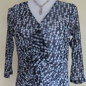 ELLEN TRACY BLACK AND WHITE V-NECK TOP